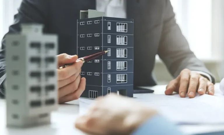 professional lawyer in noida